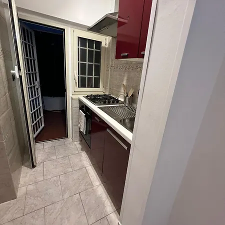 Centro Stazione Tuscolana Apartment Rome